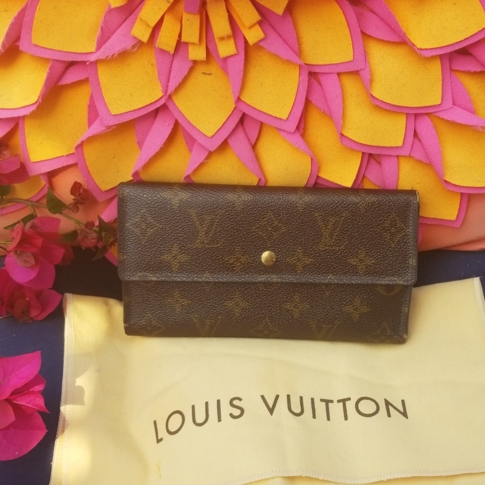 Authentic Louis Vuitton Sarah wallet